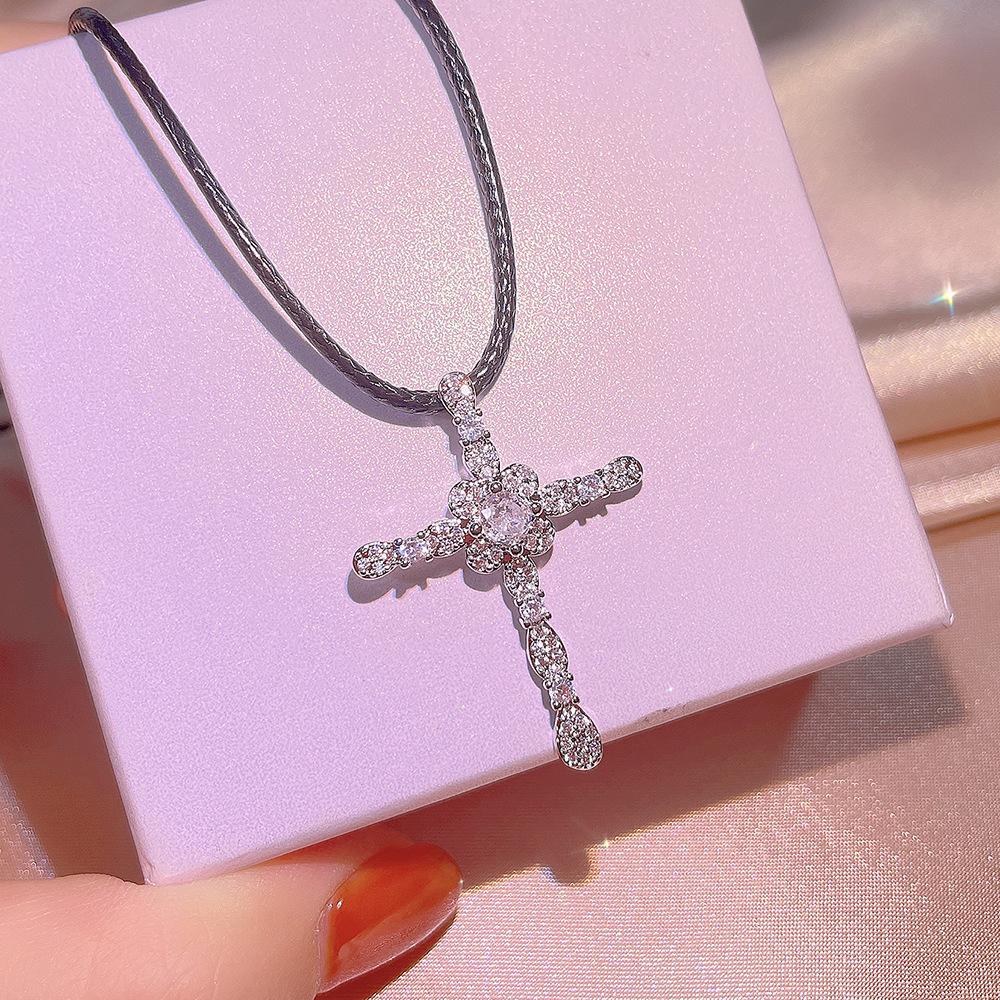 Cross Necklace for Women with Niche Design  Personalized Collarbone Chain Simple Temperament Pendant Ornaments