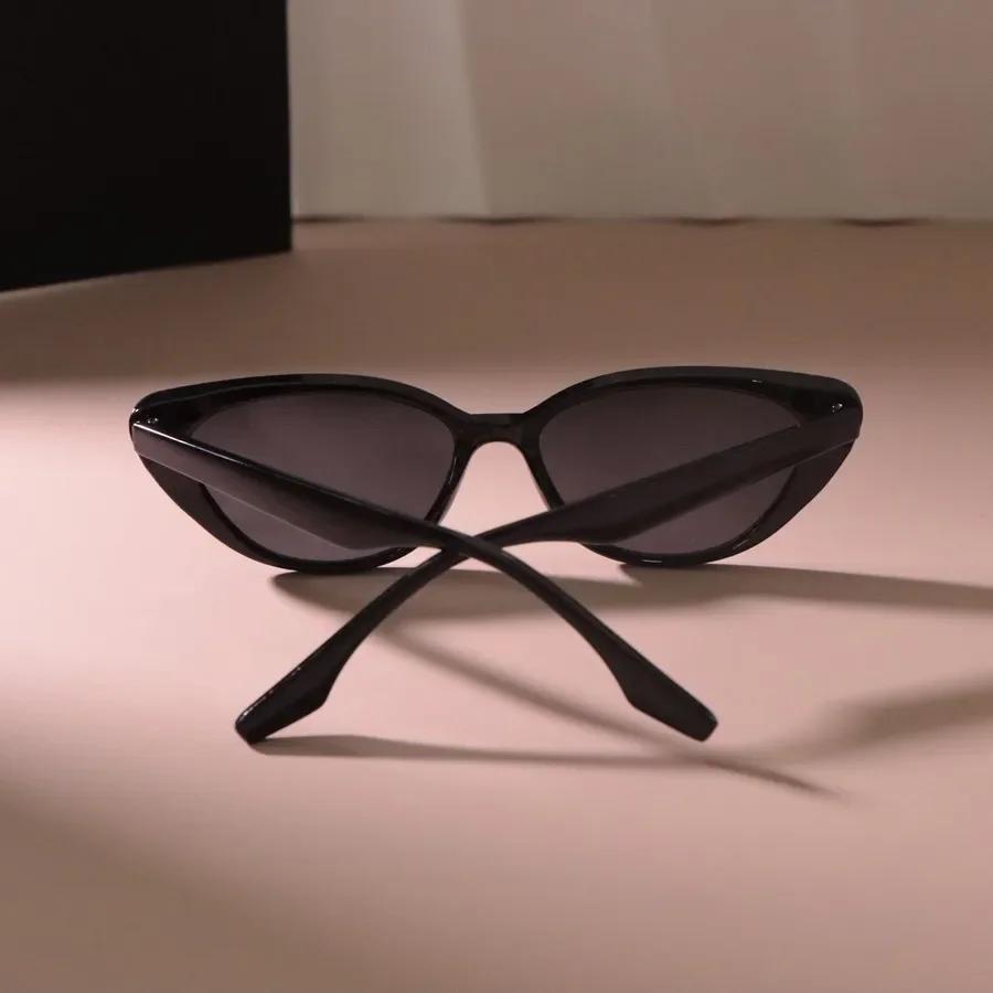 Luxurious Small Frame Sun Glasses Women Men Cat Eye Sunglasses Female Casual Black Colors Mirror Designer Brand Fashion