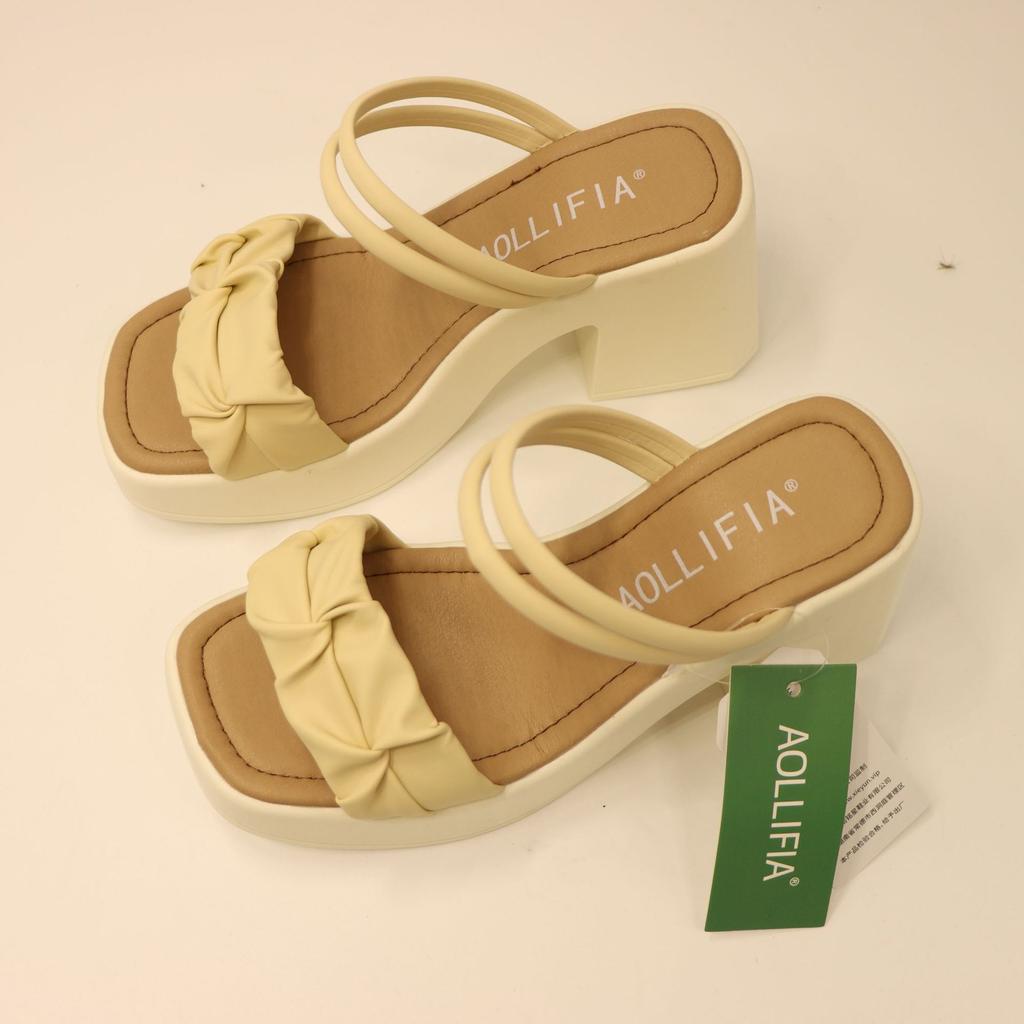 New French Style Coarse Heeled Sandals for Girls, High-end Counter Style, with A Straight Strap and Stunning High Heels