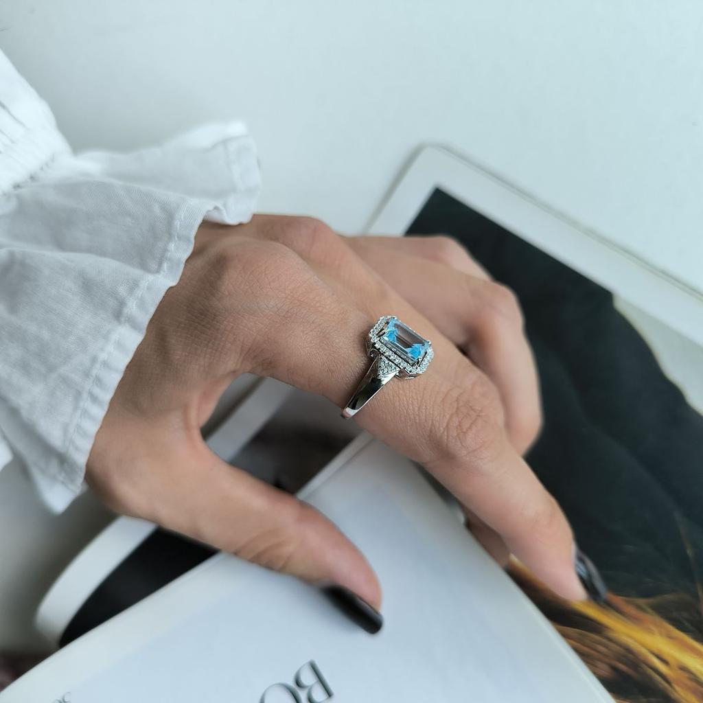 Silver Ring with Natural Topaz 3.232ct, Item Weight 3.82 G (2188315)