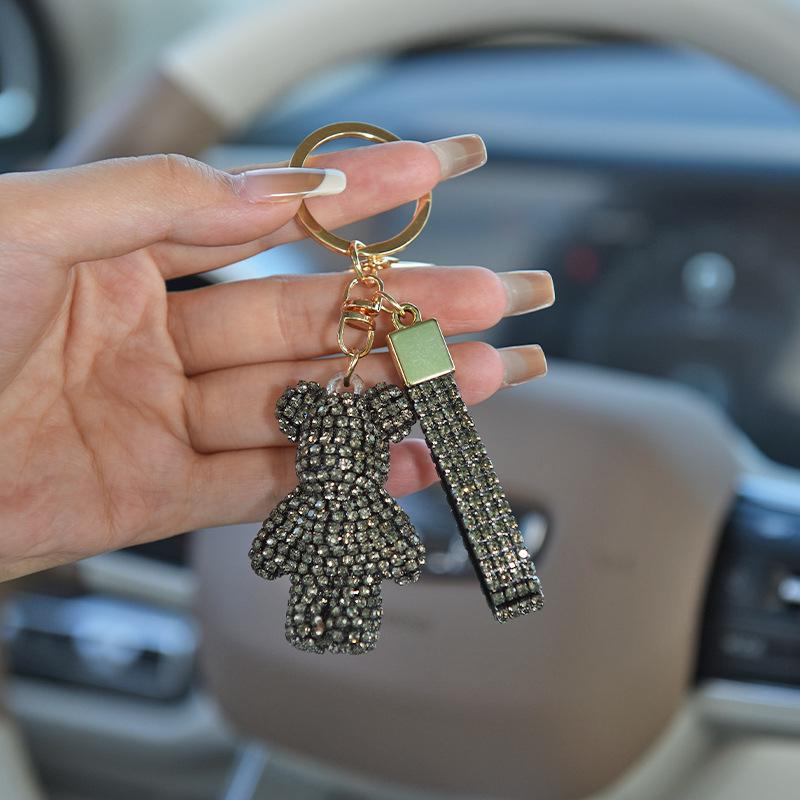 Chic Rhinestone Bear Keychain: Cute & Exquisite Bag Charm