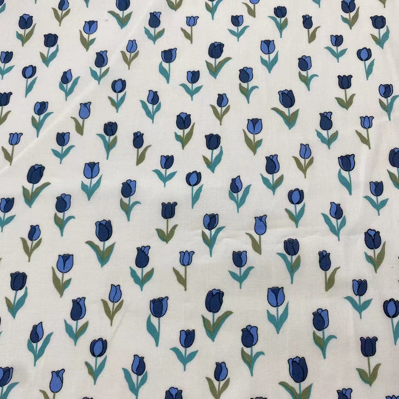 60 Count 100% Cotton Poplin Printed Fabric 148 cm Width for Children s Clothing, Women s Dresses and Loungewear