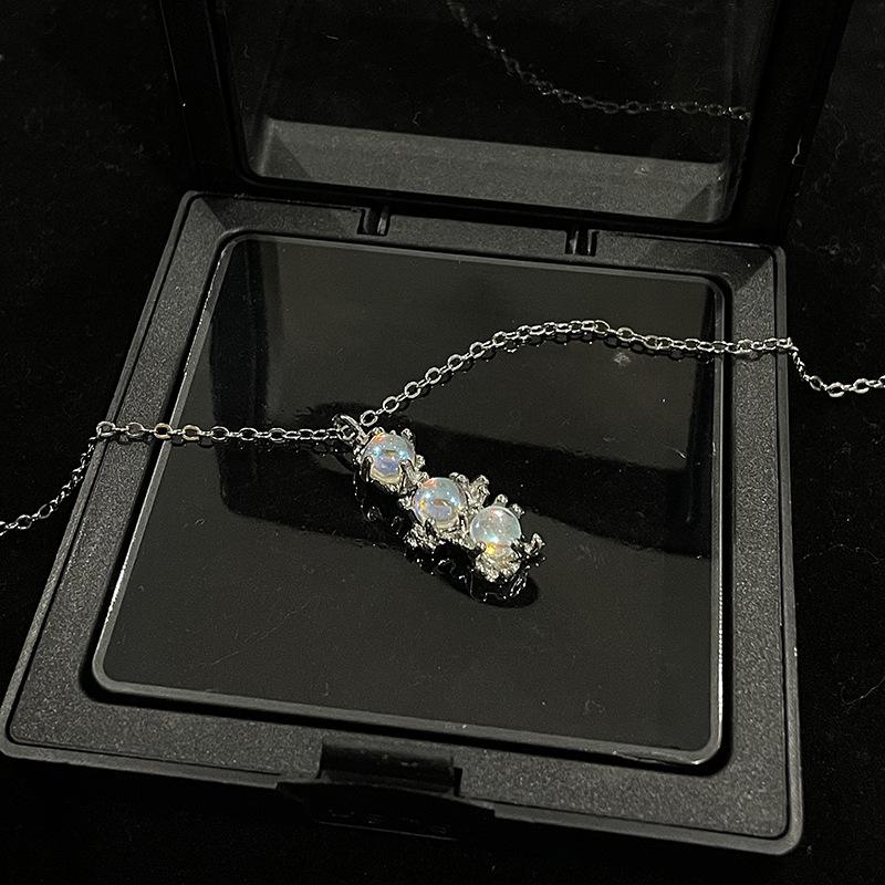 Zestaw biżuterii z kamieniem księżycowym Niszowy zmysł designu Otwarty pierścionek Zimny wiatr Premium Zmysł Kolczyki Naszyjnik z kamieniem szlachetnym