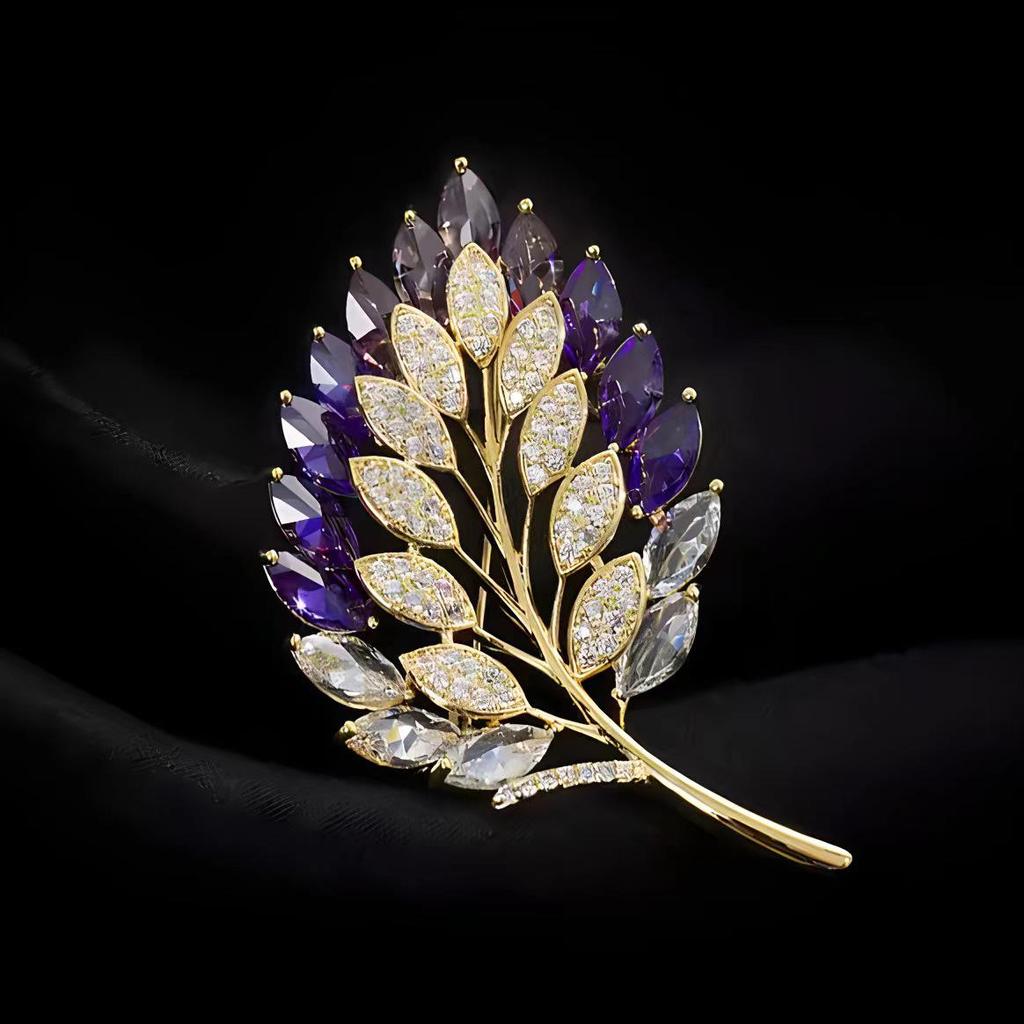 Elegant Pearl Brooch for Women's Suits - High-End Jewelry Pin