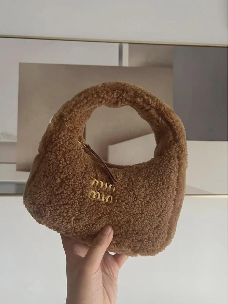 Cute Lamb Plush Saddle Bag - New Autumn/Winter 2023 Fashion Versatile Casual Shoulder Handbag.