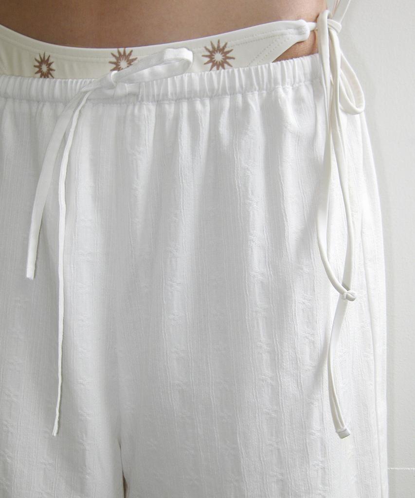 PISCESS Lace Frill Capri Pants_Ivory