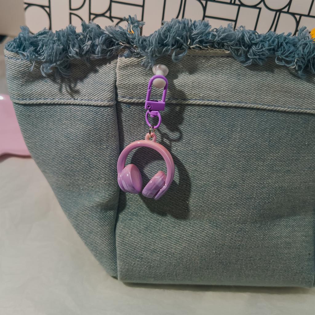 Stylish 3D Headphone Keychain Bag Pendant for Backpacks User Friendly Resin Creative Gift for Friends and Students