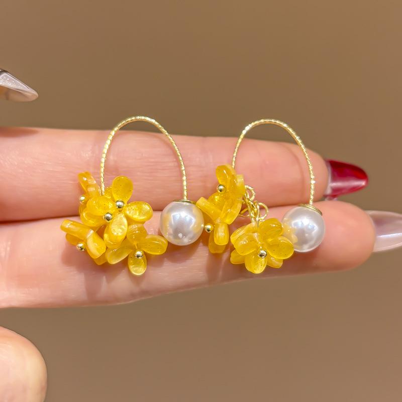 Retro Hong Kong Style Red Polka Dot Earrings: Playful & Elegant Dopamine Boost