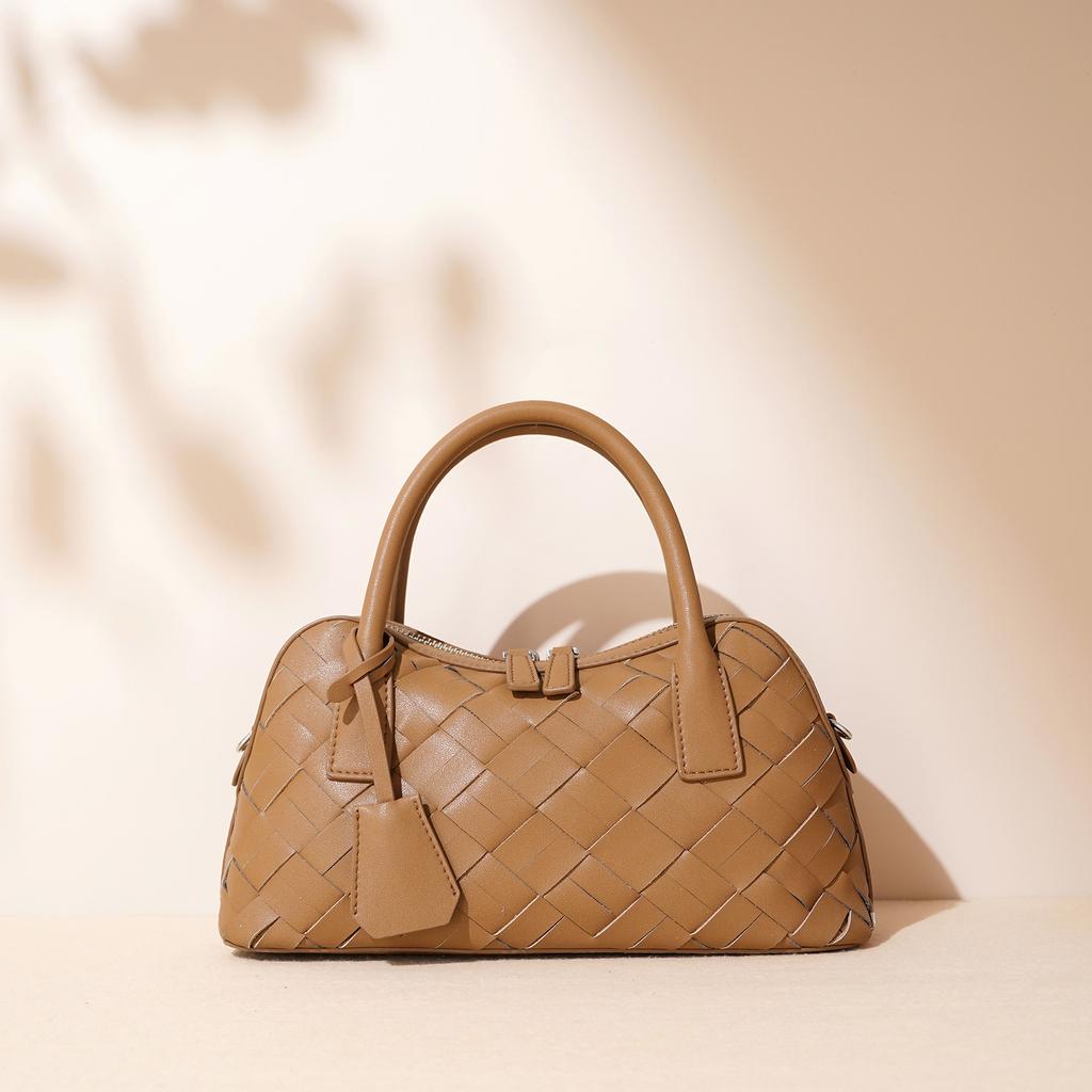 2025 Single Shoulder Bowling Leather Women's Bag New Hand Woven Underarm Bag Commuter Large Capacity Crossbody Bag