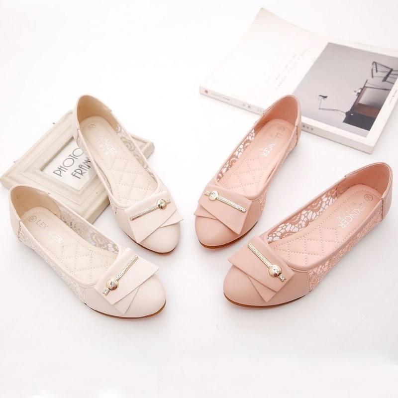 Vysoce kvalitní měkká kůže Jaro a léto Mělká ústa s kulatou hlavou Volnočasové boty Korejské All-Match Krajka Duté lodičky Dámské