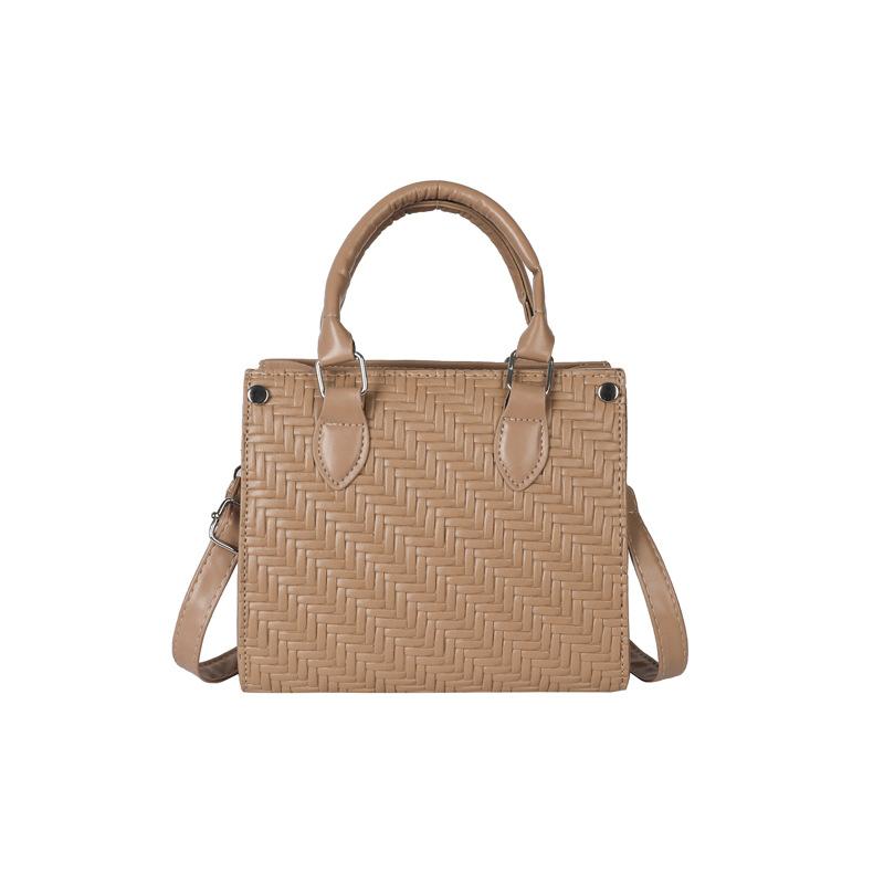 Autumn new women's bag simple handbag temperament shoulder bag casual commuter messenger bag is popular today