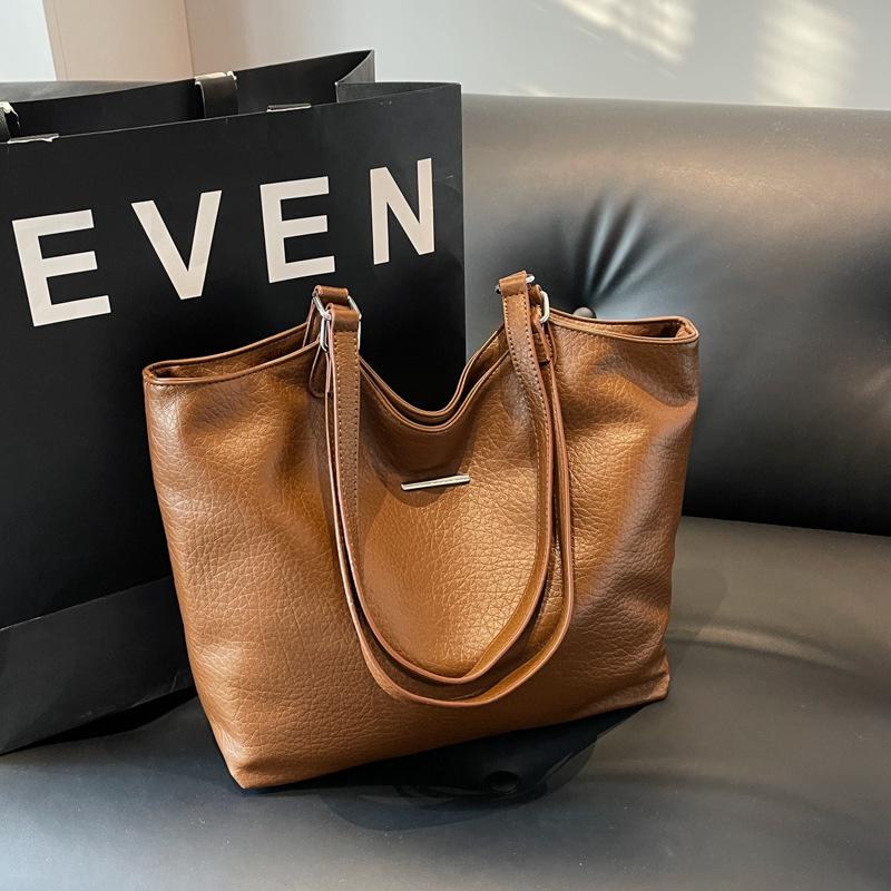 Vintage handbag bag high-end large-capacity women's bag 2025 new simple commuter bag fashionable shoulder underarm bag