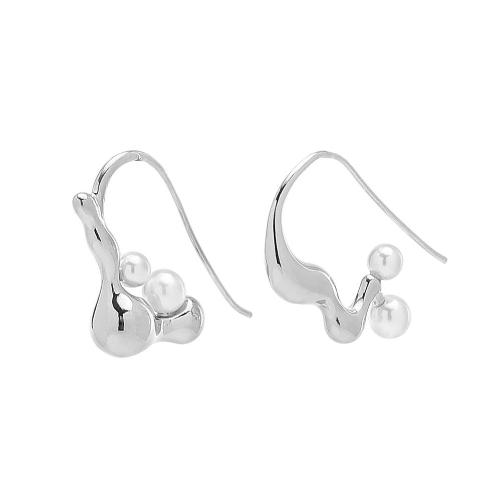 

Freshwater Pearl Earrings: Retro High-End European & American Style with Simple, Light Luxury Ear Hooks