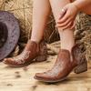Stivaletti Western da Cowboy Ricamati da Donna Europei e Americani con Tacco Chunky e Punta Appuntita a Taglio a V (Moda 2026)