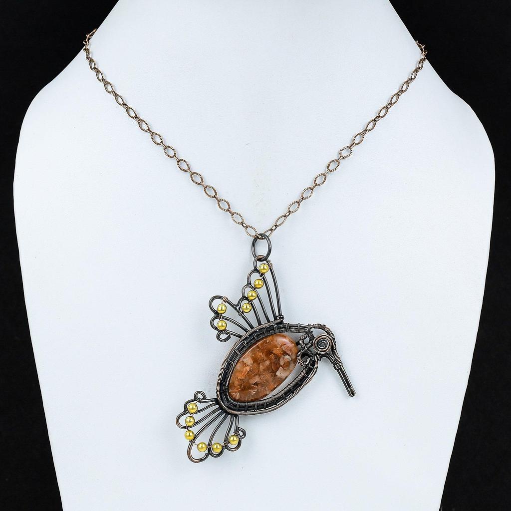 Wisiorek ze kamienia słonecznego Wisiorek owinięty drutem miedzianym Ręcznie robiony wisiorek Delikatny wisiorek z ptaszkiem Biżuteria z kamieni szlachetnych i miedzi Prezent dla niego Biżuteria owijana drutem