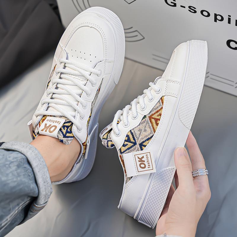 Scarpe da tavola estive 2025 senza schiena Mules piatte Scarpe da mezza stagione da uomo Per uomo Mocassini in pelle Uomo Semi-Drag Scarpe casual Ciabatte da uomo Piatti