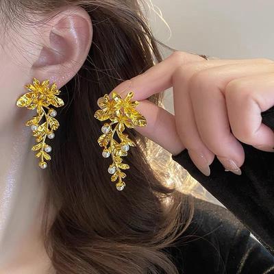 European and American Luxury Gold Flower Dangle Earrings: Vintage Style with Unique Personality and Elegant Temperament.