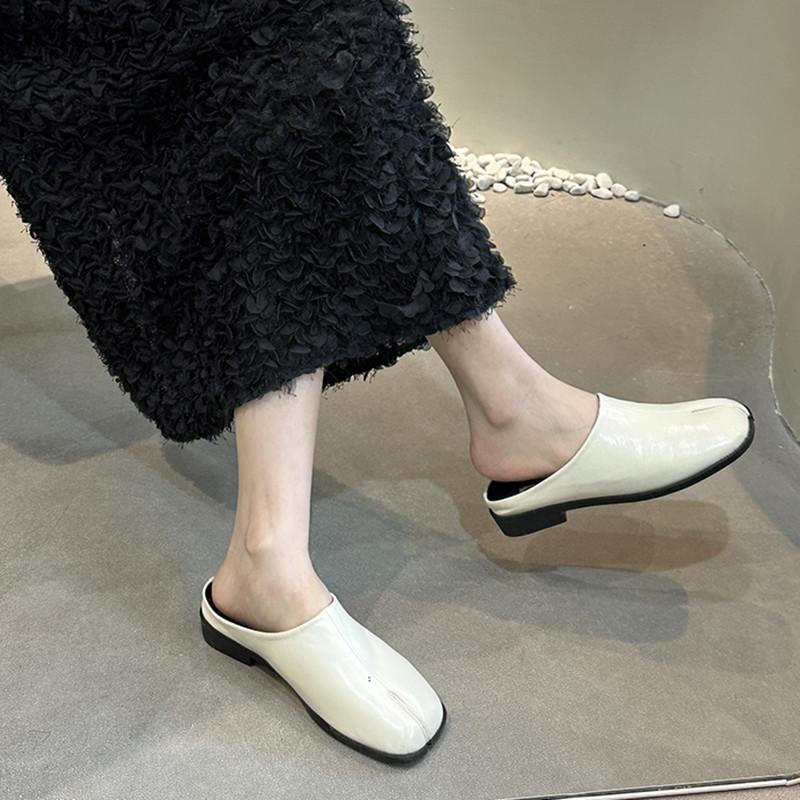 

Мода Bailamos Совершенно новые женские тапочки Мода Разделенный палец Слипоны Мюли Обувь Плоский каблук Уличные Повседневные Слайды Сандалии Обувь Размер35-40 40 слоновая кость