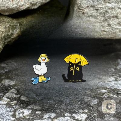 Cute Gift for Friends Funny Cat & Duck Enamel Pin Set, Black Cat with Umbrella Brooch, Novelty Lapel Badge for Cat Lovers Bestie