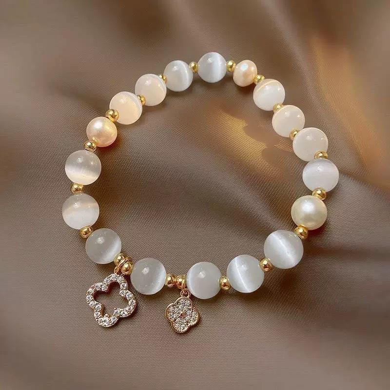 Lucky Four Leaf Clover Crystal Bracelet for Women Elegant Lucky Charm Jewelry Gift for Her Elastic Hand Chain