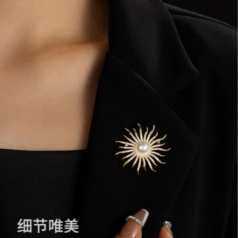 Fashion Rhinestone Jewelry Golden Color Sun Totem Brooches for Women Men Coat Clothing Crystal Sun Flower Brooch Pins