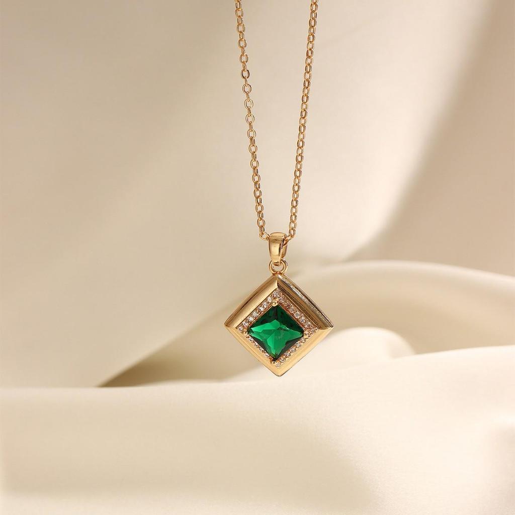 Gold-Plated Retro Emerald Zirconia Necklace for Women - Luxurious & Versatile Clavicle Chain