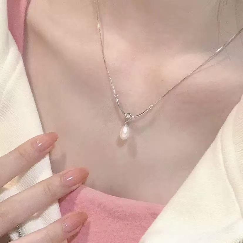 

Aquamarine five-piece design necklace moonstone light luxury versatile neck chain collarbone chain temperament necklace with autumn and winter