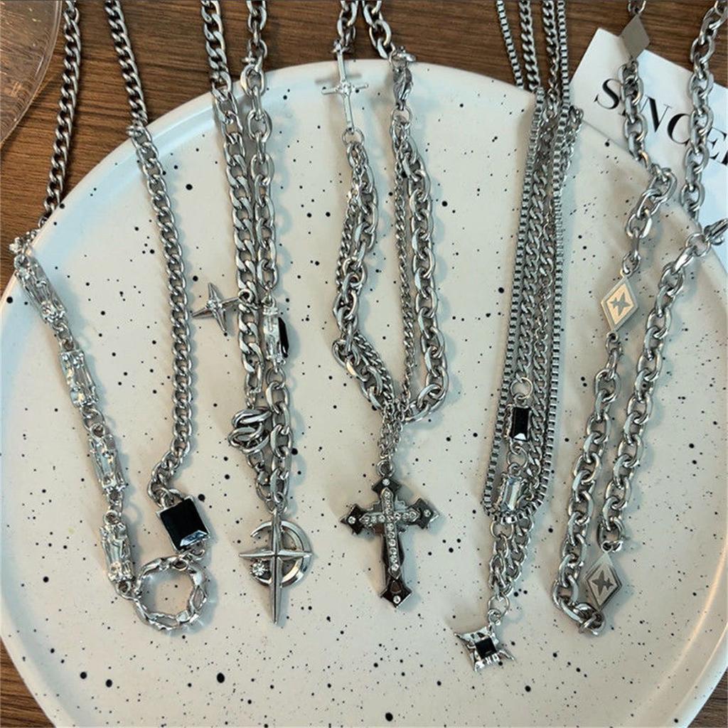 Tide coole schwarze Mosaik-Liebesketten-Kollektion Nischen-Designgefühl Personalisierte Pulloverkette Halskette