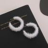 New trendy 111 silver needle white plush C-shaped earrings, gentle temperament, high-end stud earrings, earrings for women