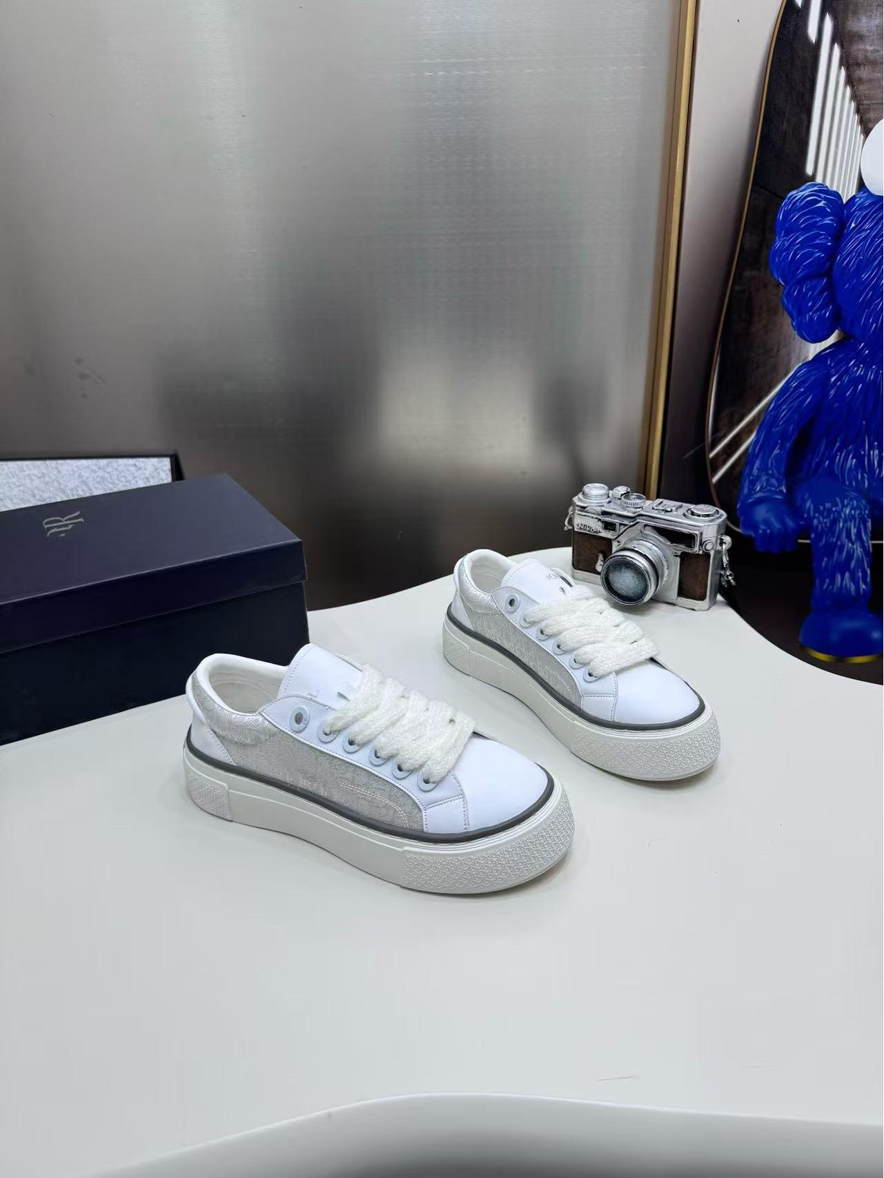 Spring 2025 Trend: Ethnic-Style Woolen Embroidered Casual Shoes for Couples 42