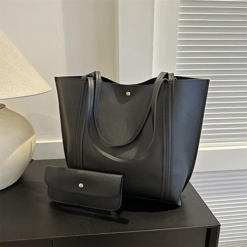 

2023 Retro Textured Large Capacity Casual Shoulder Tote Handbag for Women