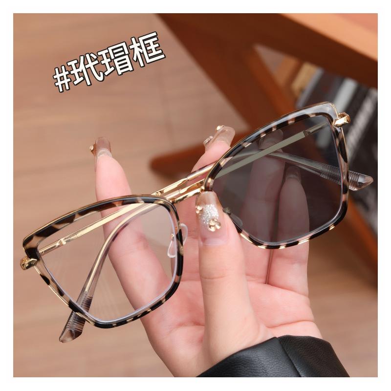 New metal color-changing anti-blue glasses fashion square anti-blue glasses European and American color-changing glasses