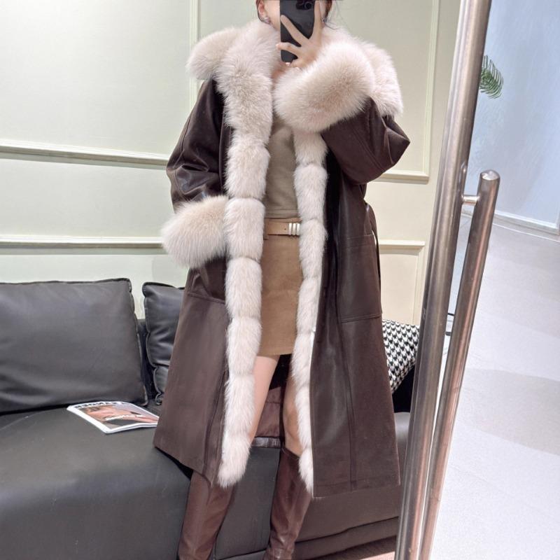 The real shot is a new goose down suit, a fox fur coat, a women's long pie, and a large-size fur coat.
