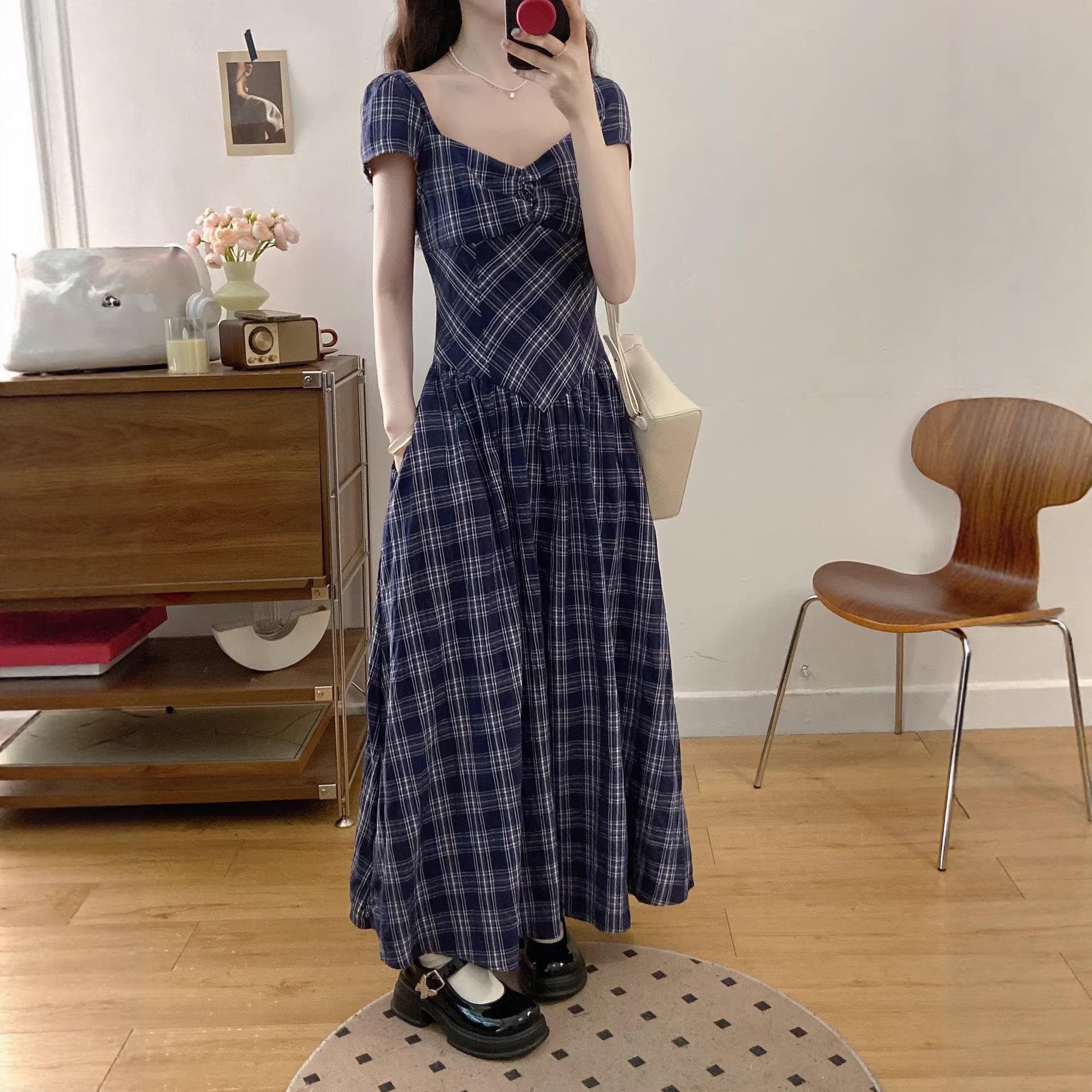 Plus Size Retro Plaid French Square Neck Short Sleeve Summer Dress with Waist-Cinching Slim Fit XXL