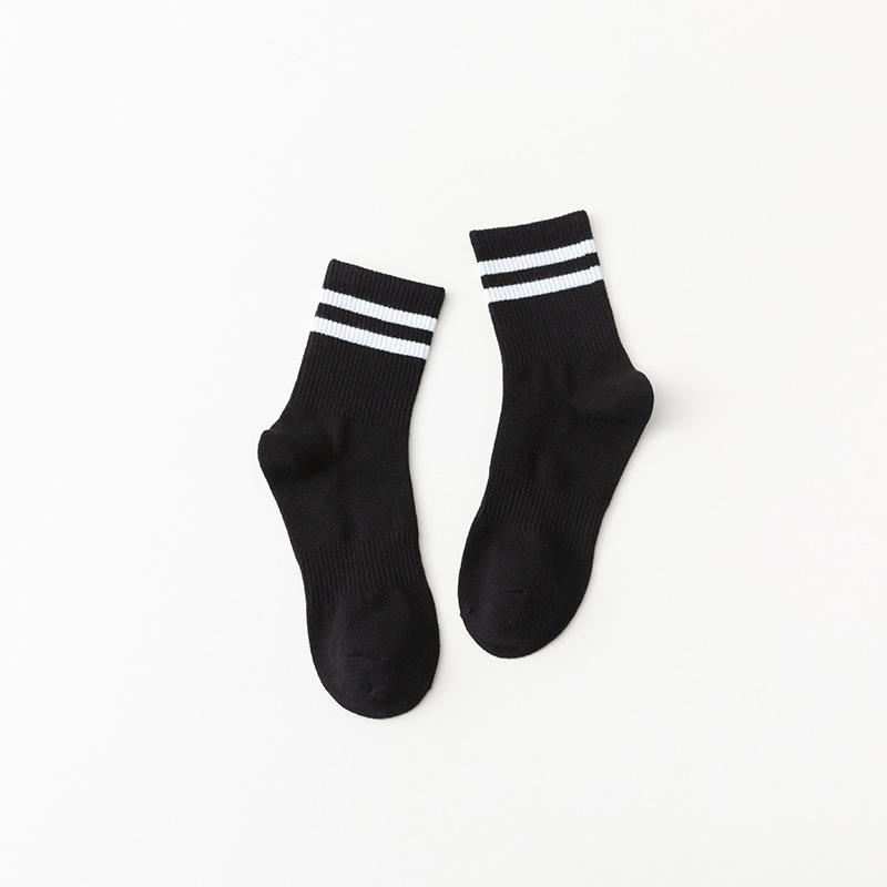 Female Spring and Autumn Black and White Sports Stripes In The Tube Socks