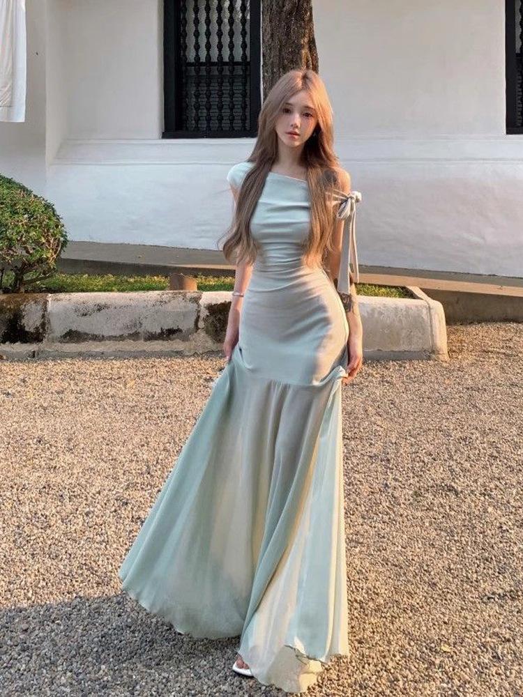 Women's 2025 Summer French One-Shoulder Dress: Gentle, Slimming A-Line with Waist-Cinched, Hip-Hugging Design