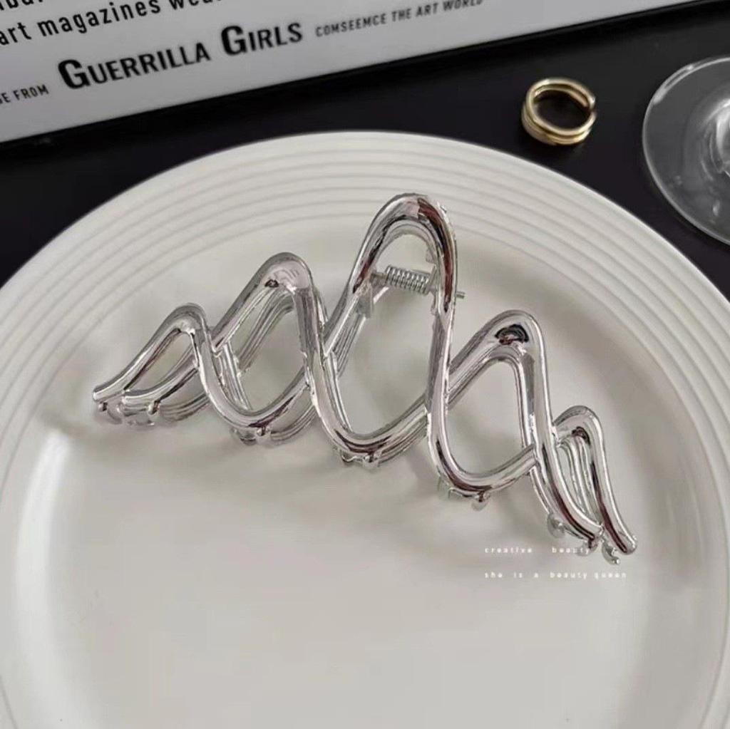 Premium Metal Hair Clip for Women - Large Summer Shark Clip, Unique Design Hairpin