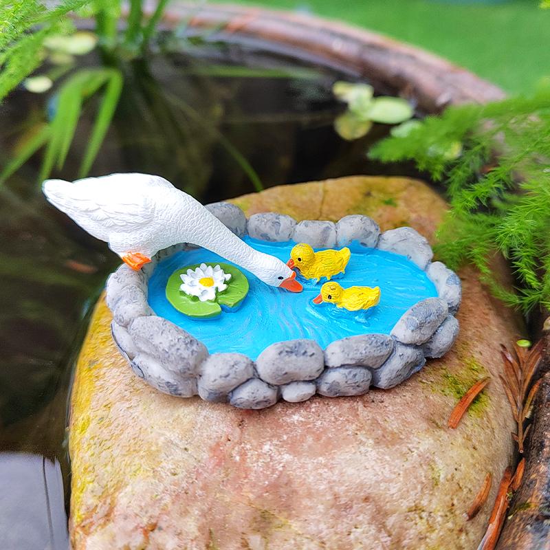 Mini Lotus Pond Micro Landscape Ornament – Rockery Fish Tank DIY Sand Table Bonsai Decoration
