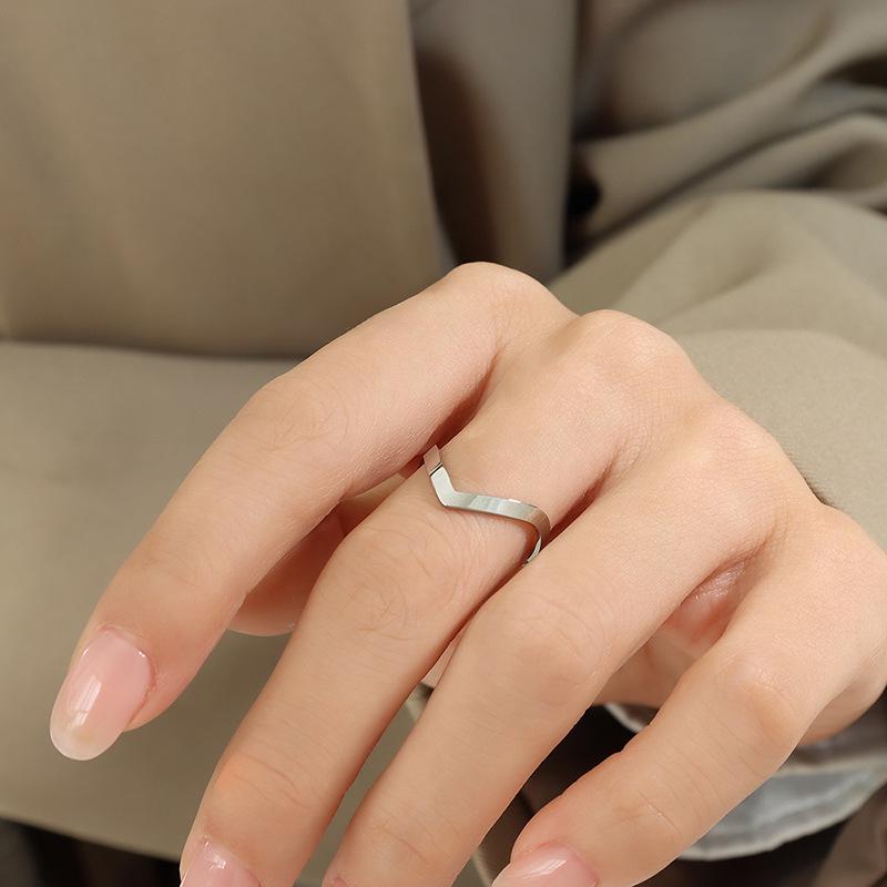 

Trendsetting Titanium Steel Sharp-Angle Ring for Women - Hip-Hop Style Jewelry Adjustable Size 6