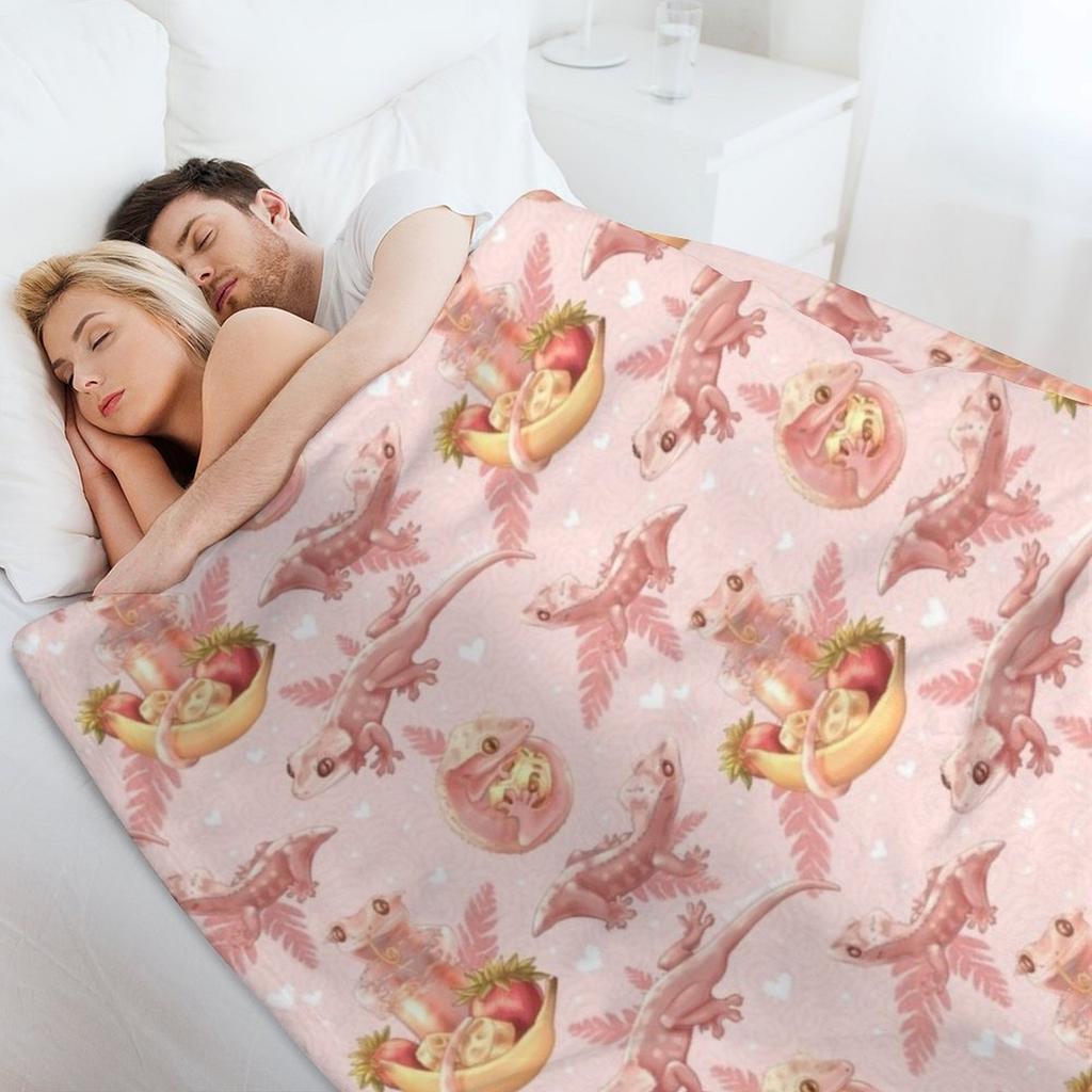 Pink Crested Gecko Pattern Throw Blanket Thermals For Travel Valentine Gift Ideas Retros Thins Blankets