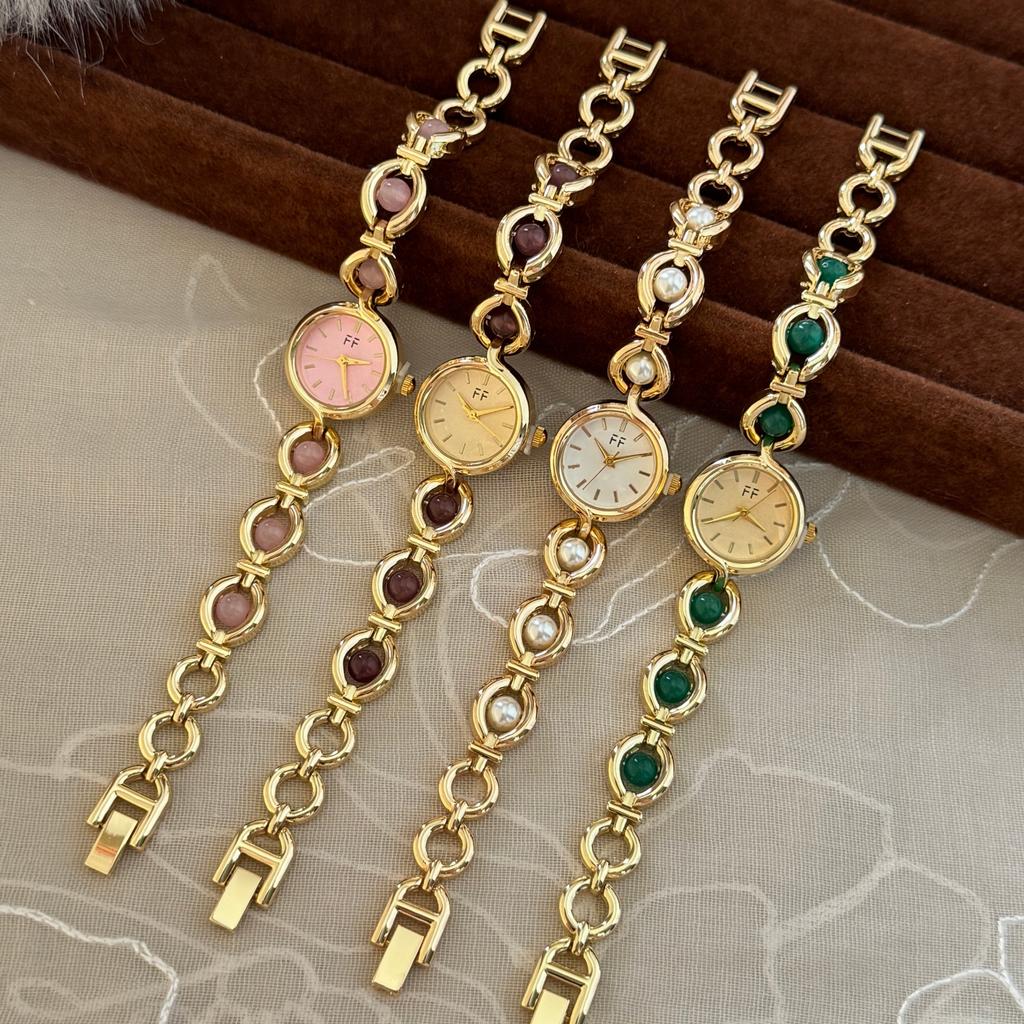 Elegant Round Watch for Women With Sparkling Translucent Stones New High-End Luxury Quartz Watches Gold Bracelet Wristwatches