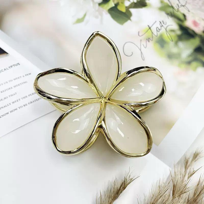 Plumeria Claw Clip: European & American Stylish Hair Accessory for Updos