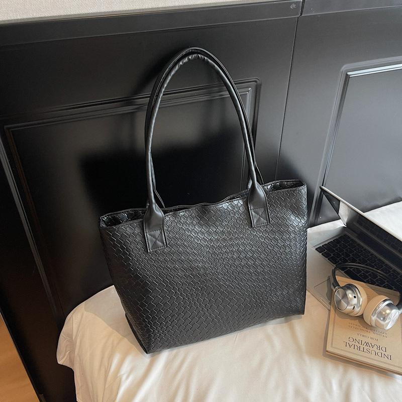 Large Capacity Woven Pattern Indentation Tote Bag Women's 2025 Summer New Fashion Texture Versatile Shoulder Handbag Women