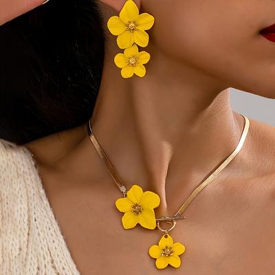 2 Pieces of Stylish Elegant Flower Pendant Necklace and Earring Jewelry Set, Suitable for Women's Daily Parties, Gifts
