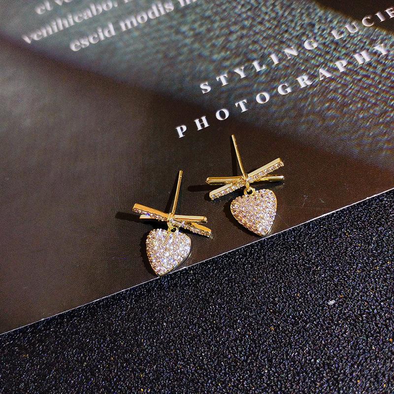 Diamond-inlaid Earrings  Small Radish Ear Clips  No Piercings Women's Earrings  Fashionable Earrings  Sweet and Cool Style Earrings  New Style