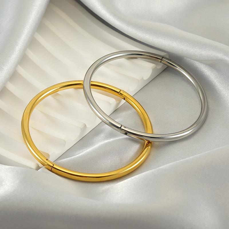 Minimalist Titanium Steel Bangle: Versatile, Non-Fading Bracelet.