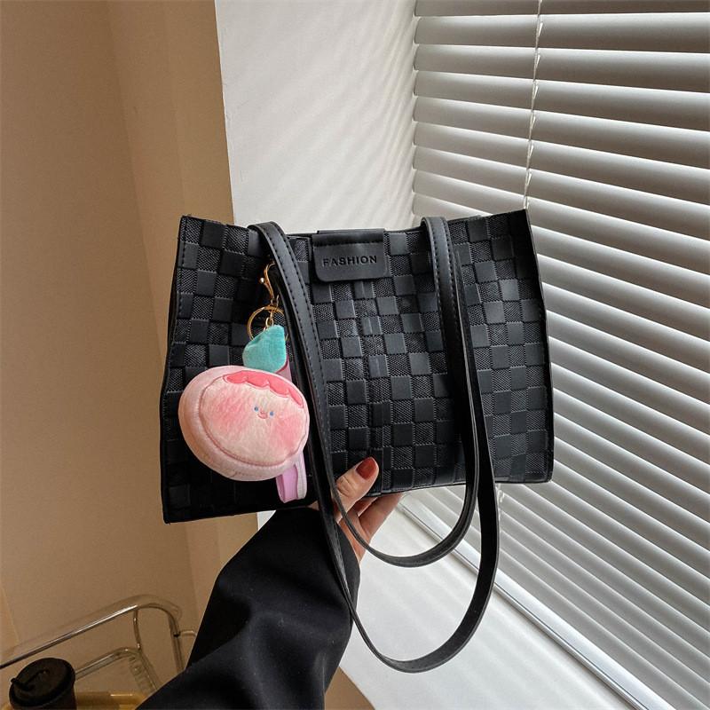 

Trendy Retro Large Tote Bag For Women Stylish Shoulder Bag In Black White Pink Green And Khaki Colors Single Bag чёрный