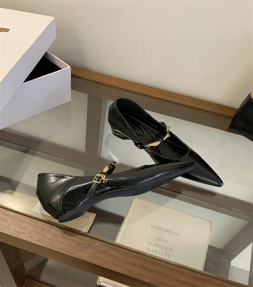 Korean version of thick heel Mary Jane retro small leather shoes women's 2025 new autumn pointed head shallow mouth retro word with single shoes