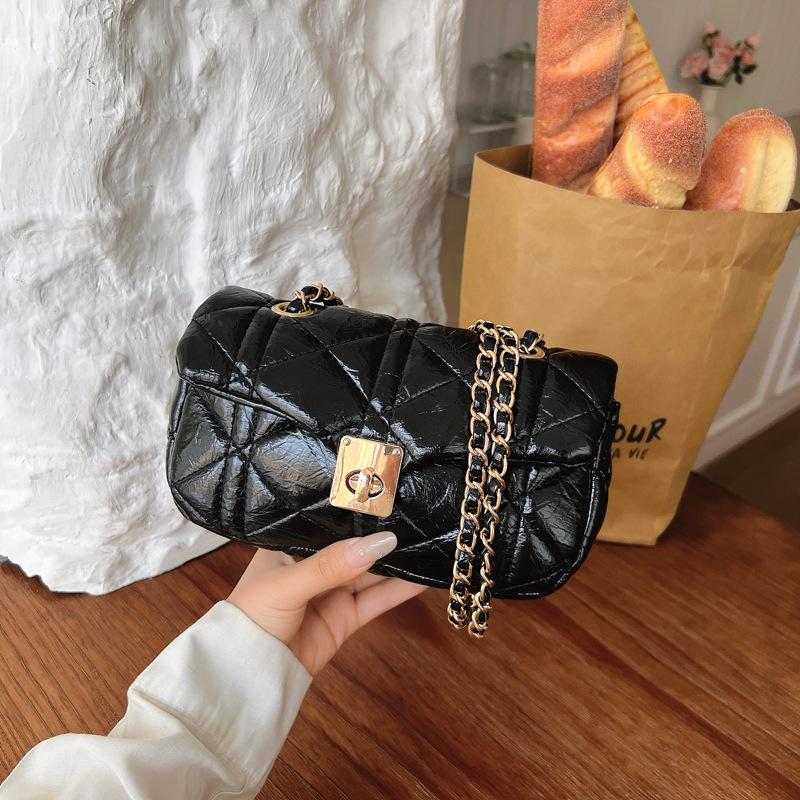 French Oil Wax Leather Shoulder Bag Women's Rhombus Embroidery Small Square Bag Commuter Chain Crossbody Bag