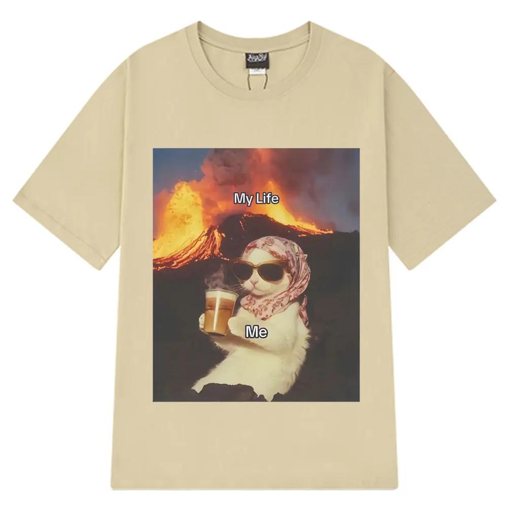 

An interesting and cute cat patter Tshirt featurin vintage aesthetics and trendy stree style for summerwit anoversized neckline S